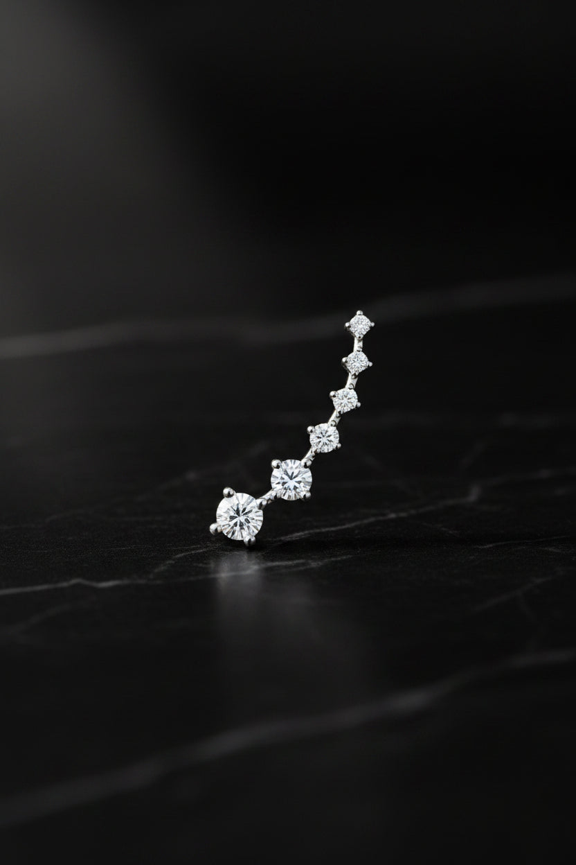 Boucles d'oreilles THEODORA PARIS Chiara en acier inoxydable argenté avec cristaux scintillants sur socle en marbre