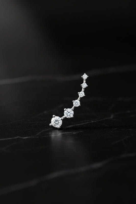 Boucles d'oreilles THEODORA PARIS Chiara en acier inoxydable argenté avec cristaux scintillants sur socle en marbre